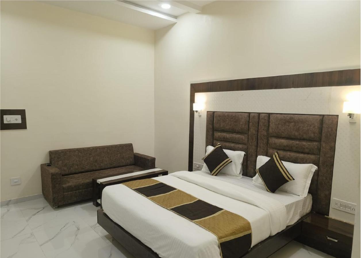 Hotel Villa Inn Ānand Dış mekan fotoğraf